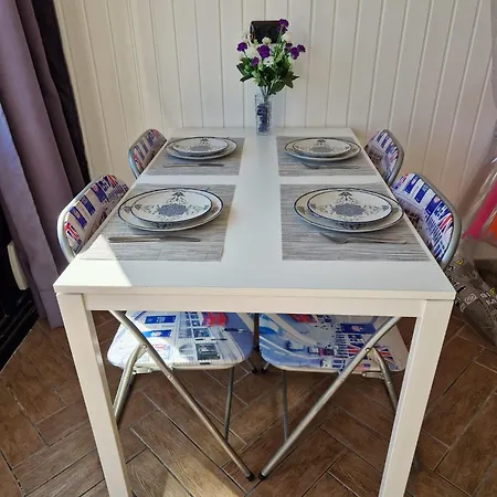 Daire 2-bed Sleeps 4 Steps Out On To The Pool *