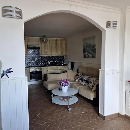 Apartamento 2-bed Sleeps 4 Steps Out On To The Pool