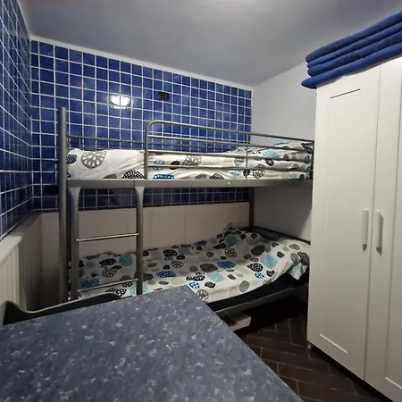 Appartamento 2-bed Sleeps 4 Steps Out On To The Pool