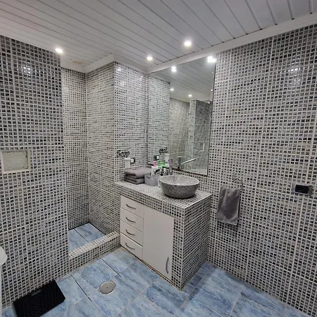 Appartamento 2-bed Sleeps 4 Steps Out On To The Pool San Miguel de Abona