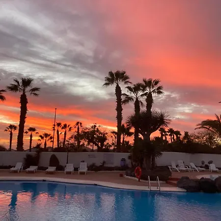 Apartamento 2-bed Sleeps 4 Steps Out On To The Pool *