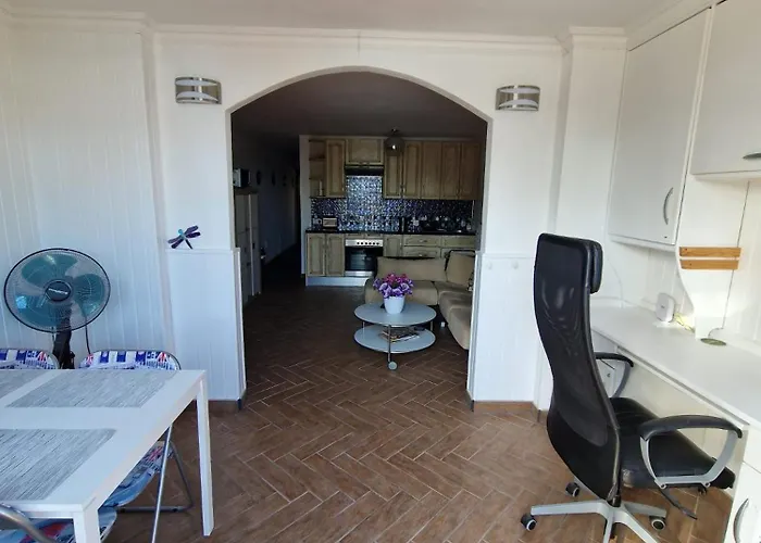 2-bed Sleeps 4 Steps Out On To The Pool