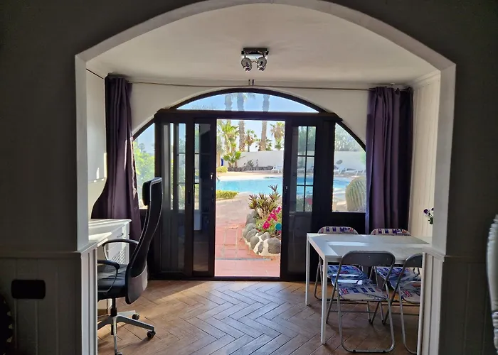 公寓 2-bed Sleeps 4 Steps Out On To The Pool 圣米格尔德阿沃纳