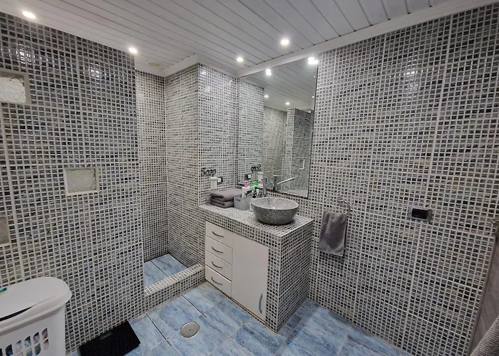 Daire 2-bed Sleeps 4 Steps Out On To The Pool San Miguel de Abona