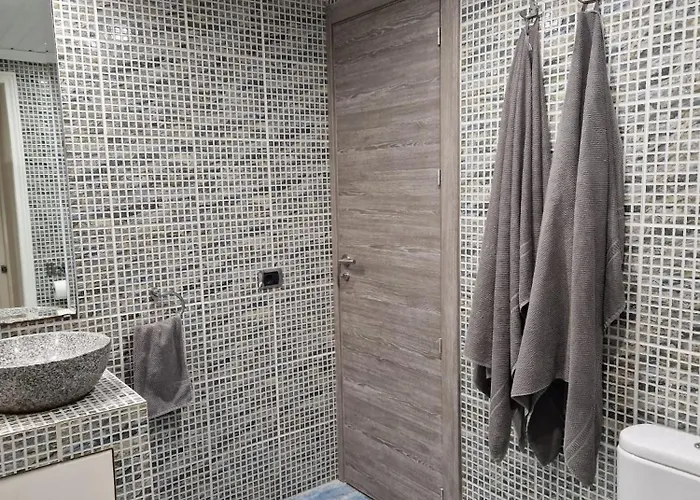 2-bed Sleeps 4 Steps Out On To The Pool Daire *