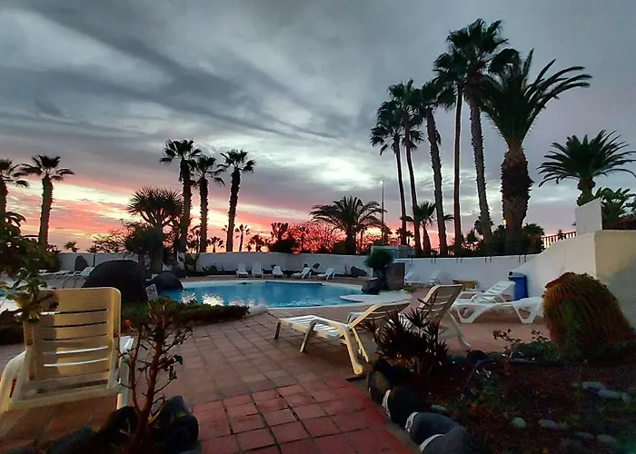 2-bed Sleeps 4 Steps Out On To The Pool