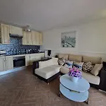 2-bed Sleeps 4 Steps Out On To The Pool