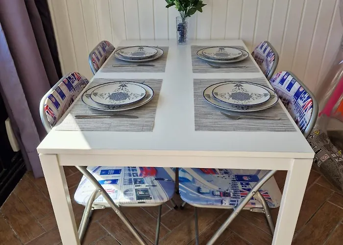 Lejlighed 2-bed Sleeps 4 Steps Out On To The Pool *