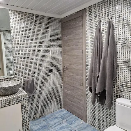 2-bed Sleeps 4 Steps Out On To The Pool דירה *